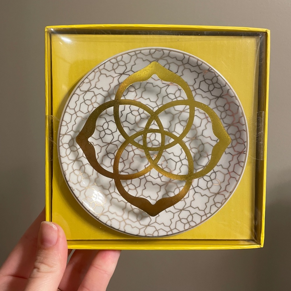 Kendra Scott Jewelry / trinket tray - still in package!